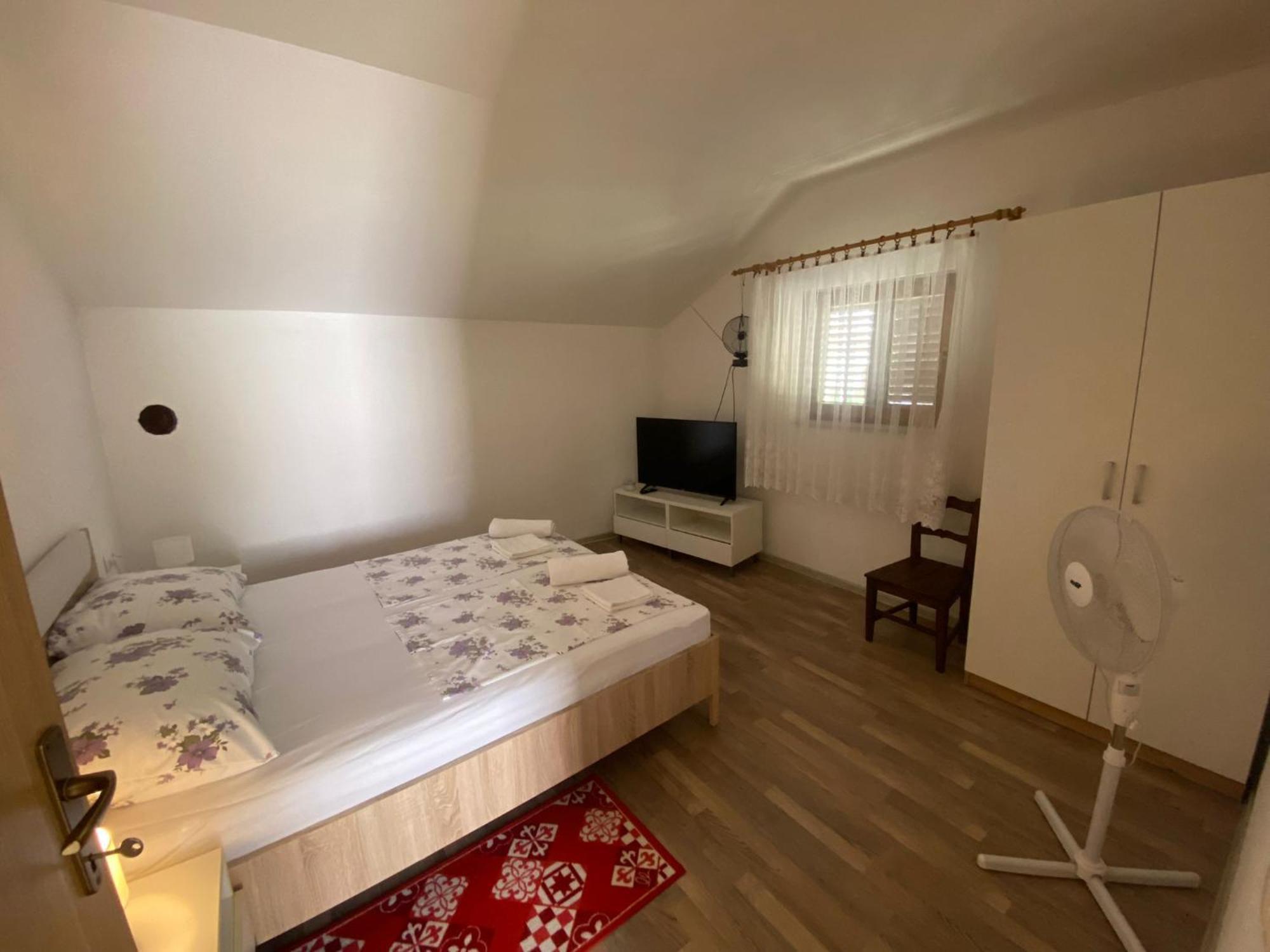 Apartmani Anka Ґорні Карин Екстер'єр фото